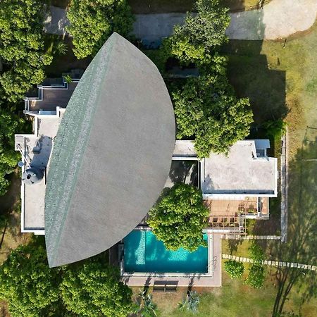 The Leaf By Stayvista - An Enchanting Escape Offering A Pool, Terrace, Lush Lawn, Contemporary Interiors, And Indoor Games آليباغ المظهر الخارجي الصورة
