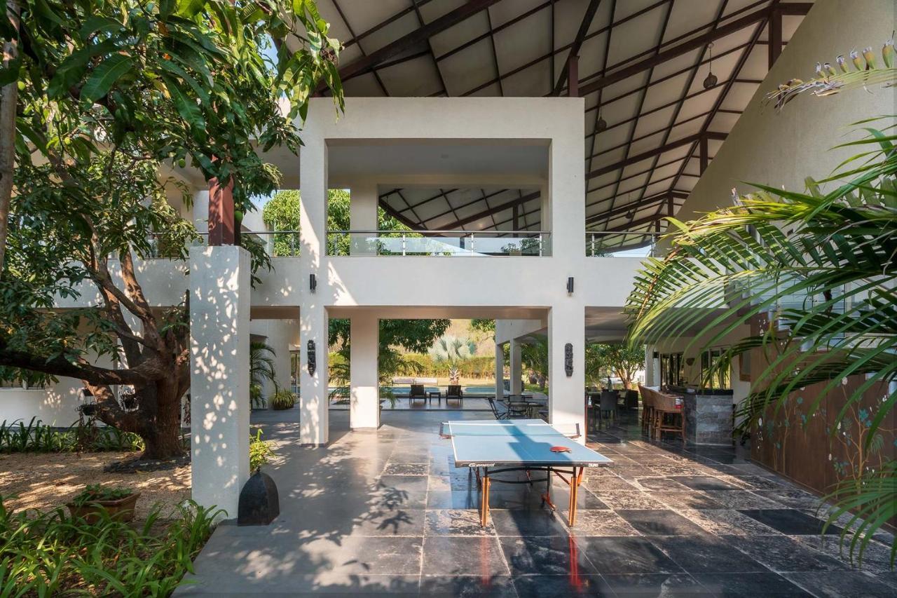 The Leaf By Stayvista - An Enchanting Escape Offering A Pool, Terrace, Lush Lawn, Contemporary Interiors, And Indoor Games آليباغ المظهر الخارجي الصورة