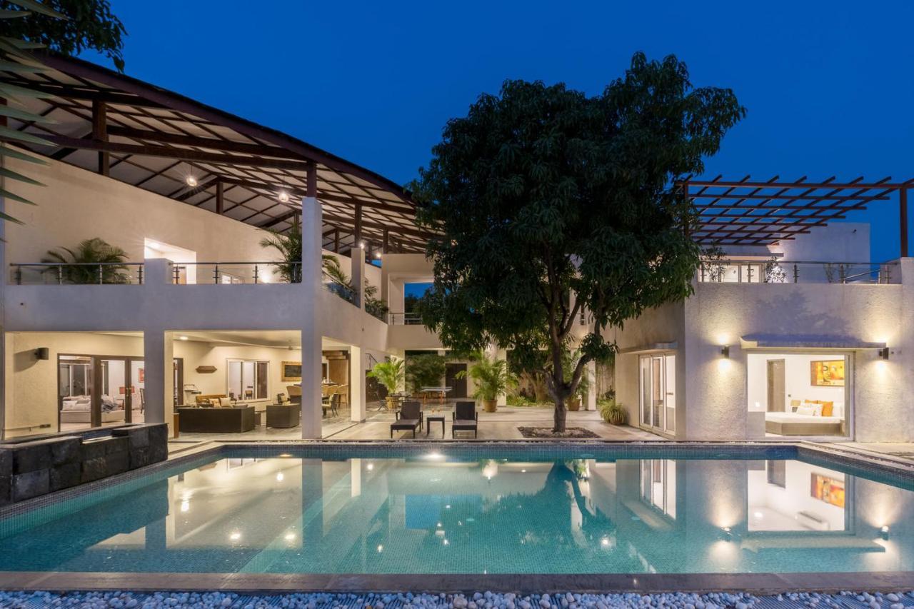 The Leaf By Stayvista - An Enchanting Escape Offering A Pool, Terrace, Lush Lawn, Contemporary Interiors, And Indoor Games آليباغ المظهر الخارجي الصورة