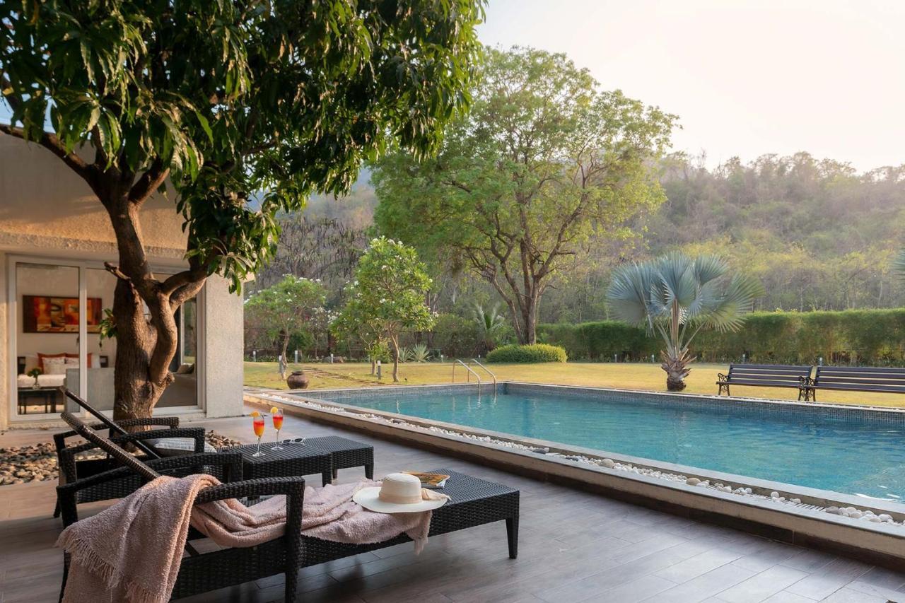 The Leaf By Stayvista - An Enchanting Escape Offering A Pool, Terrace, Lush Lawn, Contemporary Interiors, And Indoor Games آليباغ المظهر الخارجي الصورة