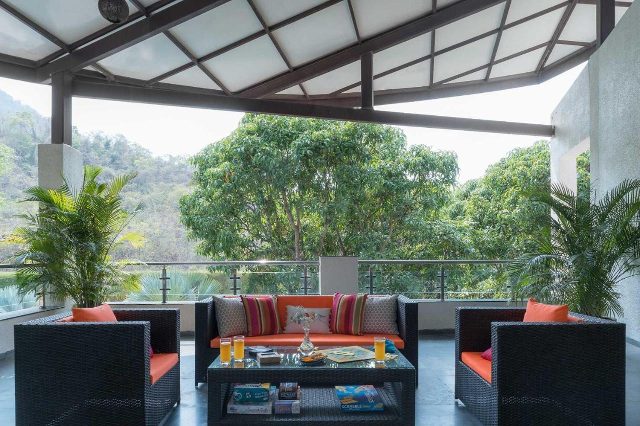 The Leaf By Stayvista - An Enchanting Escape Offering A Pool, Terrace, Lush Lawn, Contemporary Interiors, And Indoor Games آليباغ المظهر الخارجي الصورة