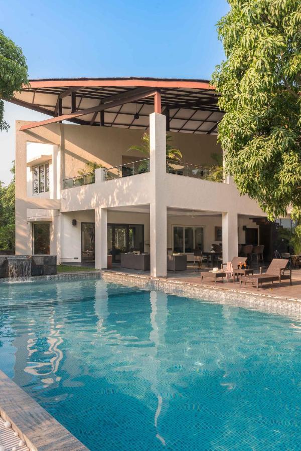 The Leaf By Stayvista - An Enchanting Escape Offering A Pool, Terrace, Lush Lawn, Contemporary Interiors, And Indoor Games آليباغ المظهر الخارجي الصورة