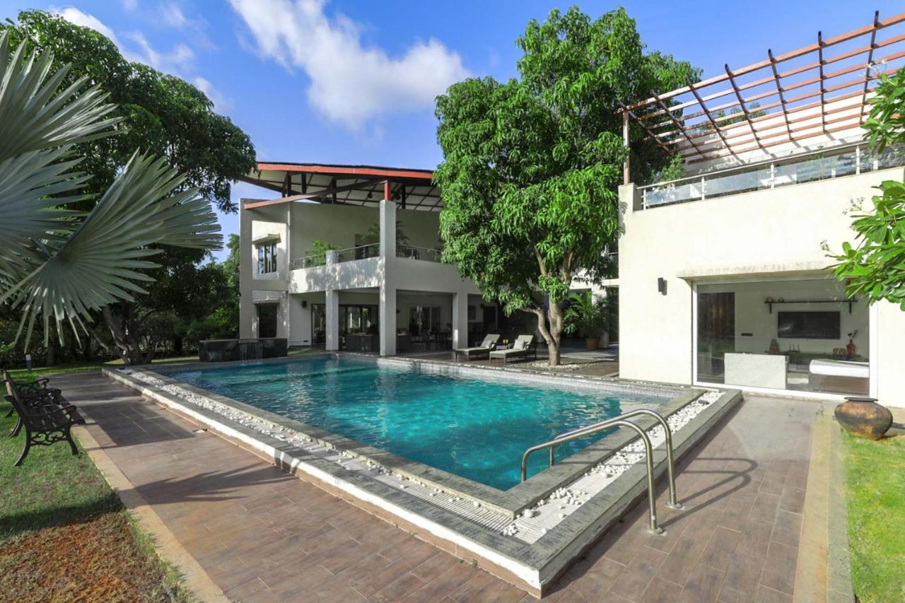 The Leaf By Stayvista - An Enchanting Escape Offering A Pool, Terrace, Lush Lawn, Contemporary Interiors, And Indoor Games آليباغ المظهر الخارجي الصورة