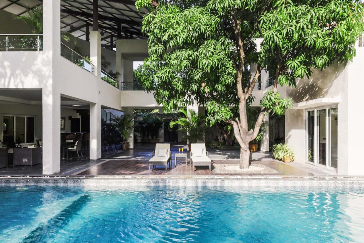 The Leaf By Stayvista - An Enchanting Escape Offering A Pool, Terrace, Lush Lawn, Contemporary Interiors, And Indoor Games آليباغ المظهر الخارجي الصورة